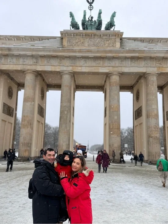 Canada Goose Women's Expedition Red Hooded Puffer Coat - Picture 9 of 9